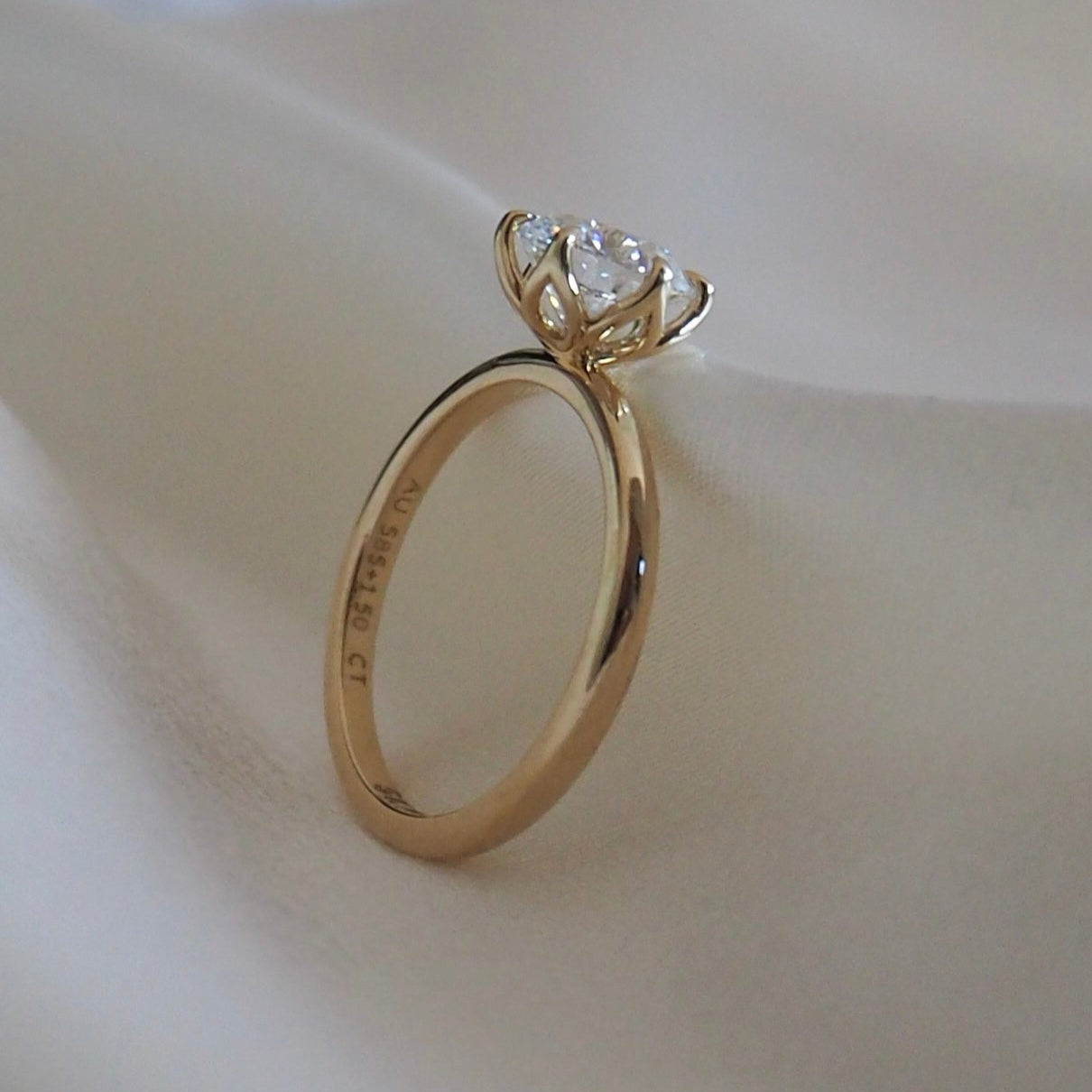 ROUND TULIP SOLITAIRE