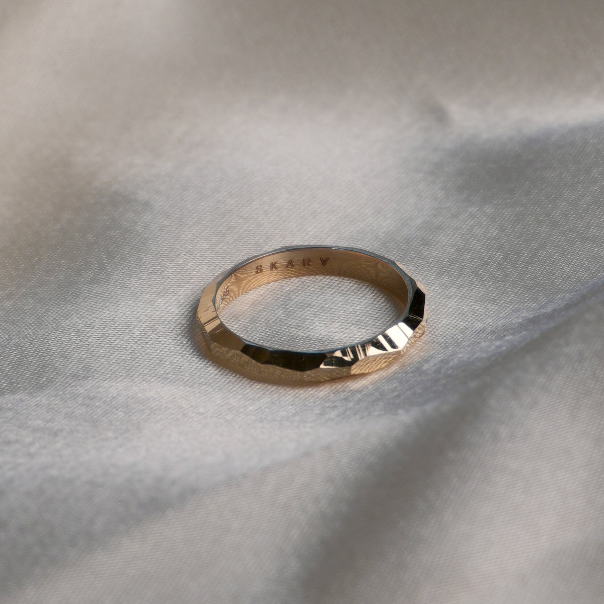 HER FACETED WEDDING BAND