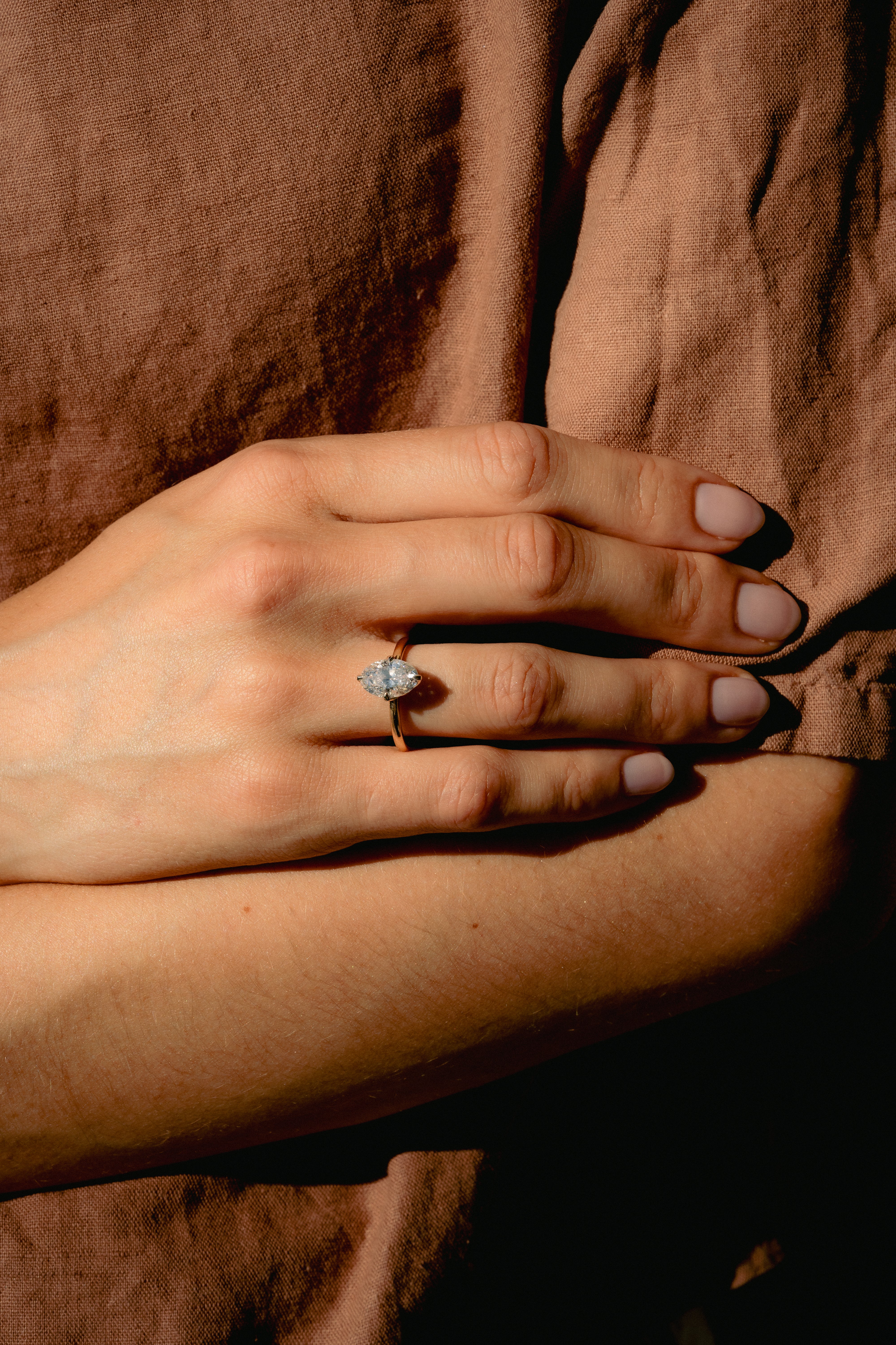 OVAL TULIP NORTH SOUTH SOLITAIRE