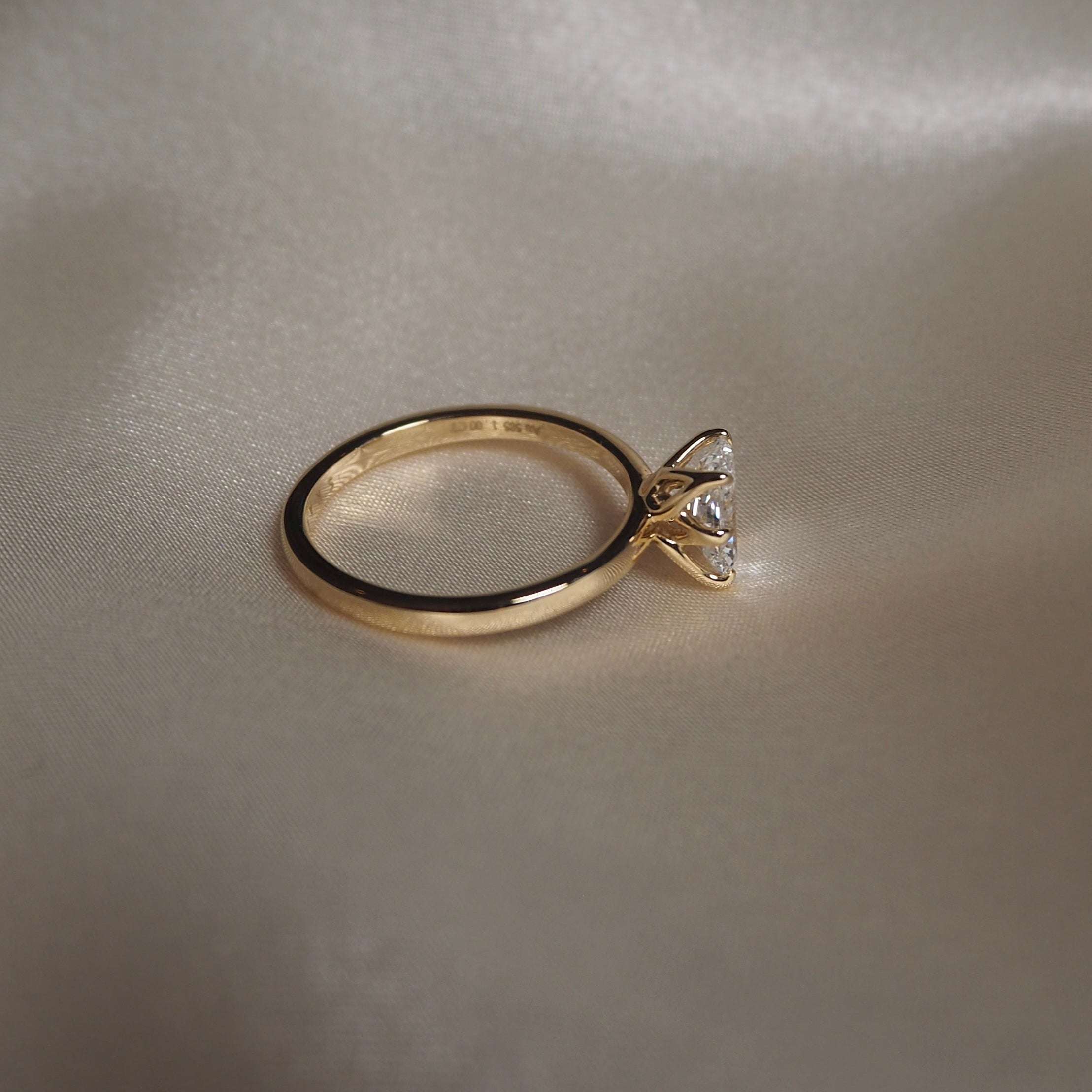 RADIANT TULIP SOLITAIRE 1 CARAT