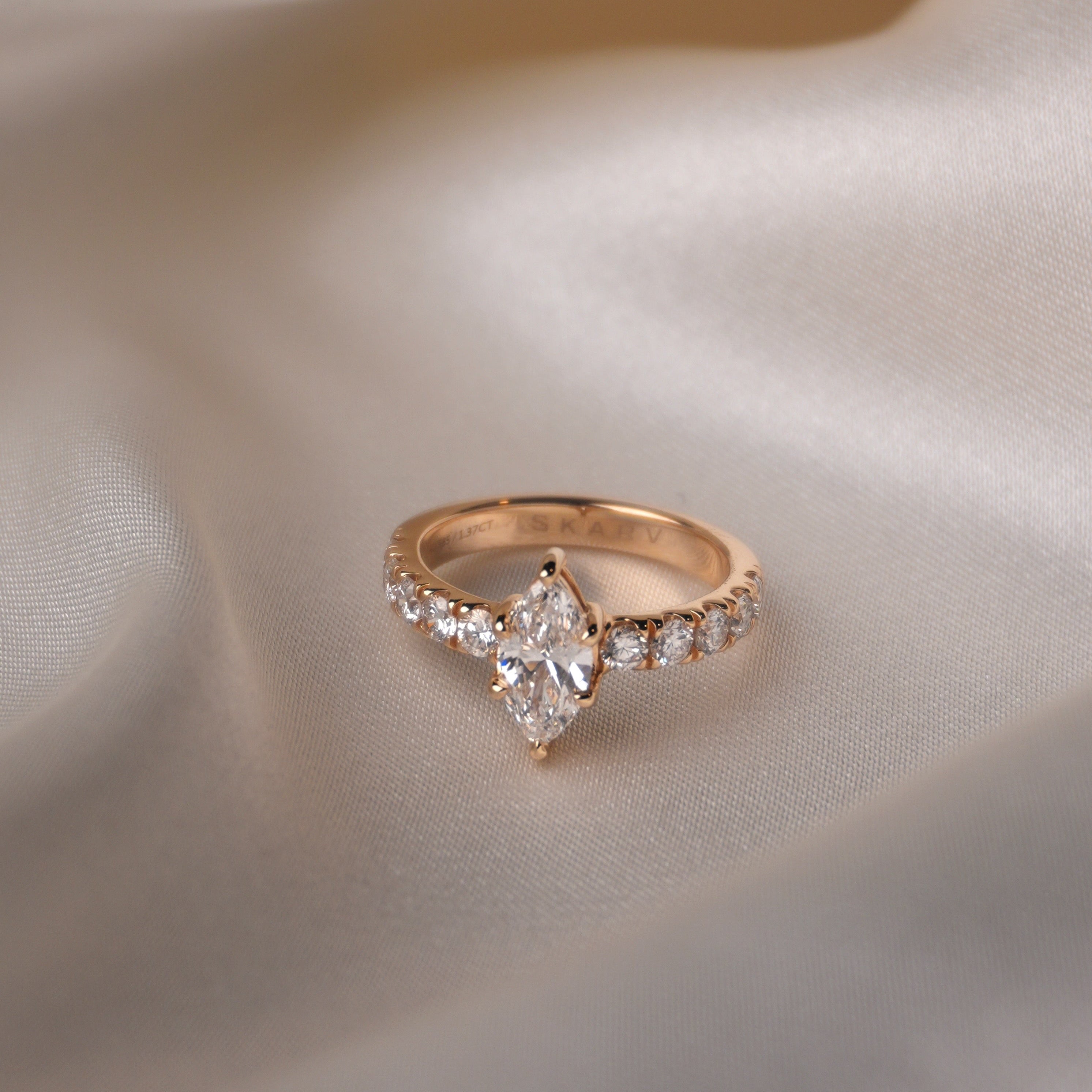 MARQUISE PAVÉ SELENA 0.76 CARAT