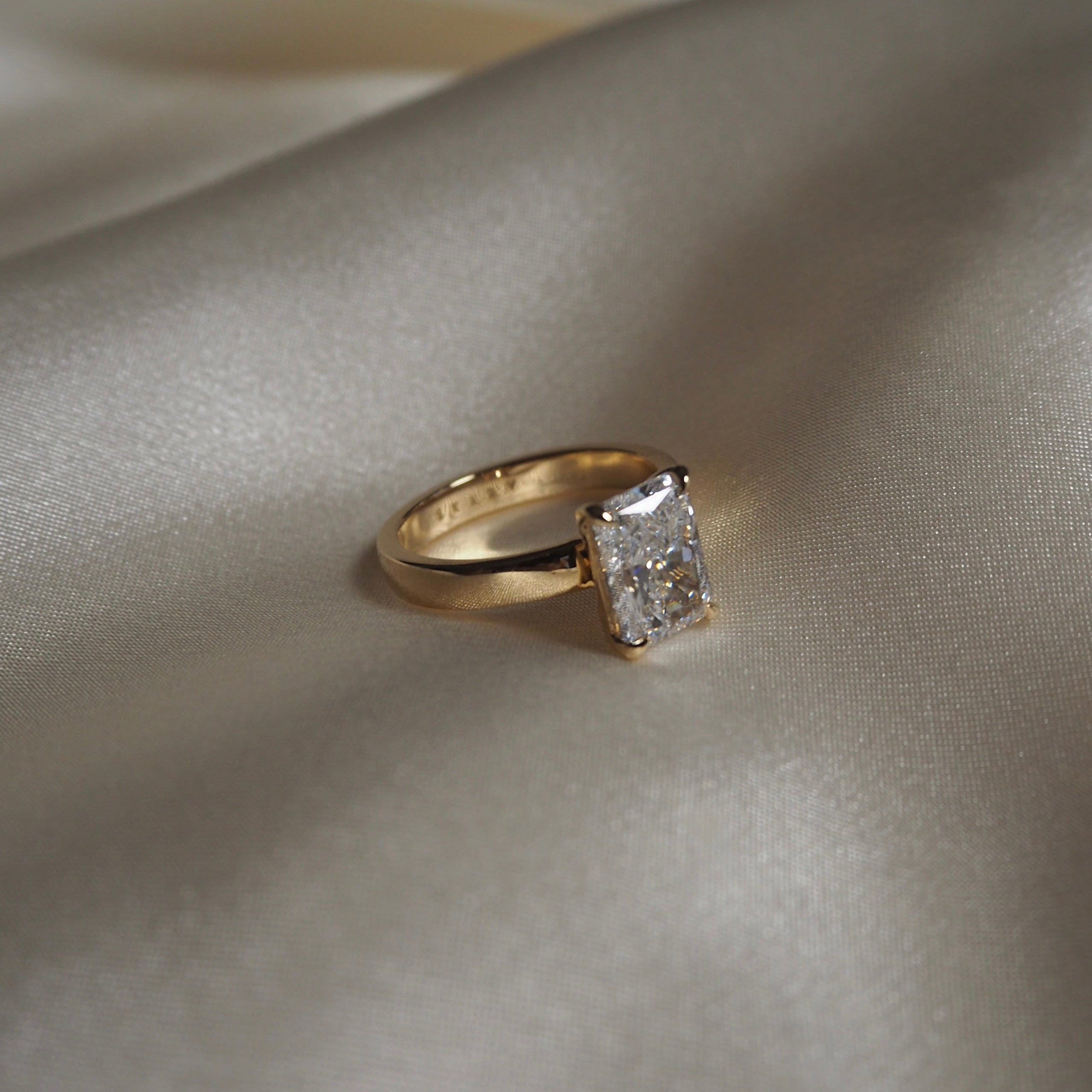 RADIANT CIGAR BAND SOLITAIRE 2.5 CARAT