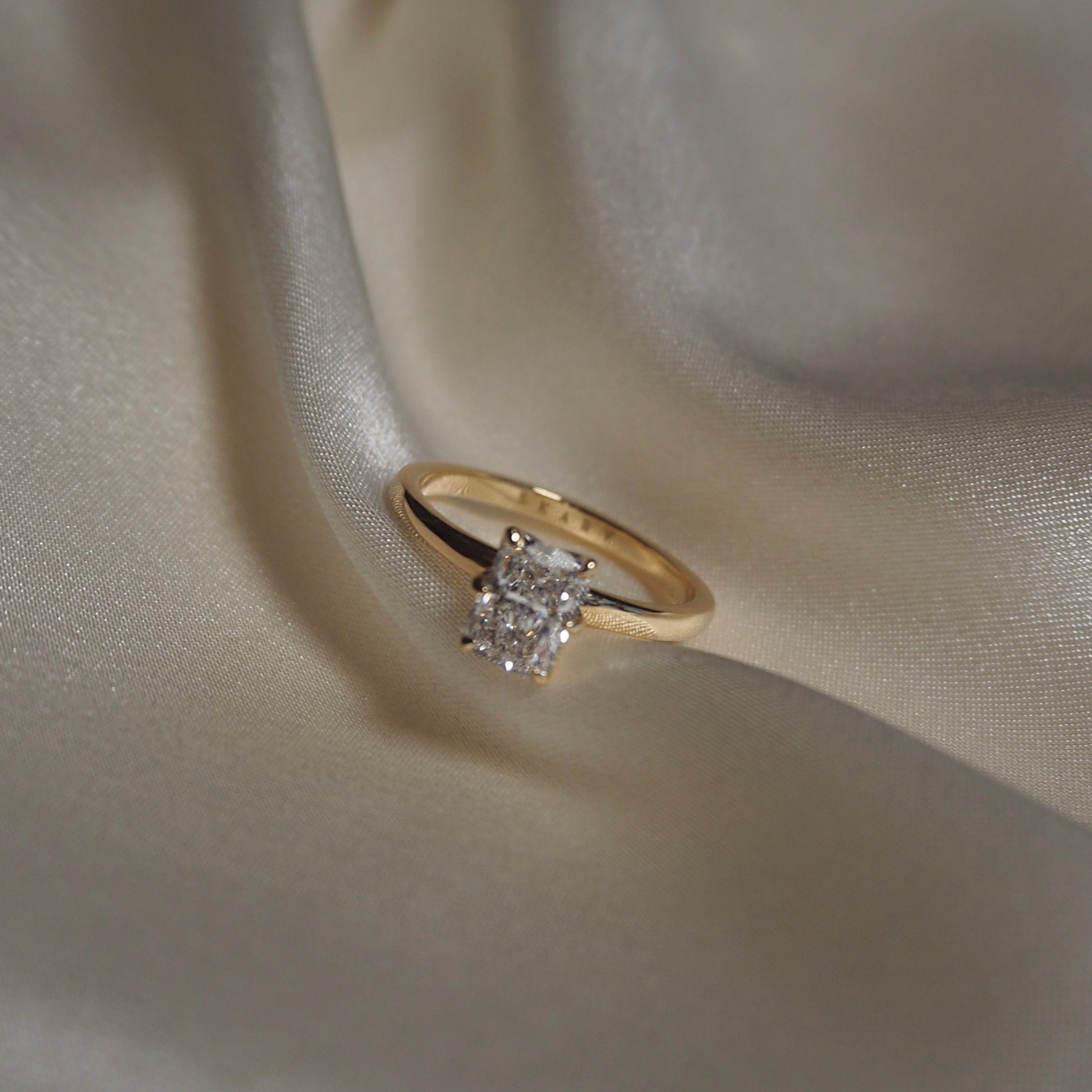 RADIANT TULIP SOLITAIRE 1 CARAT