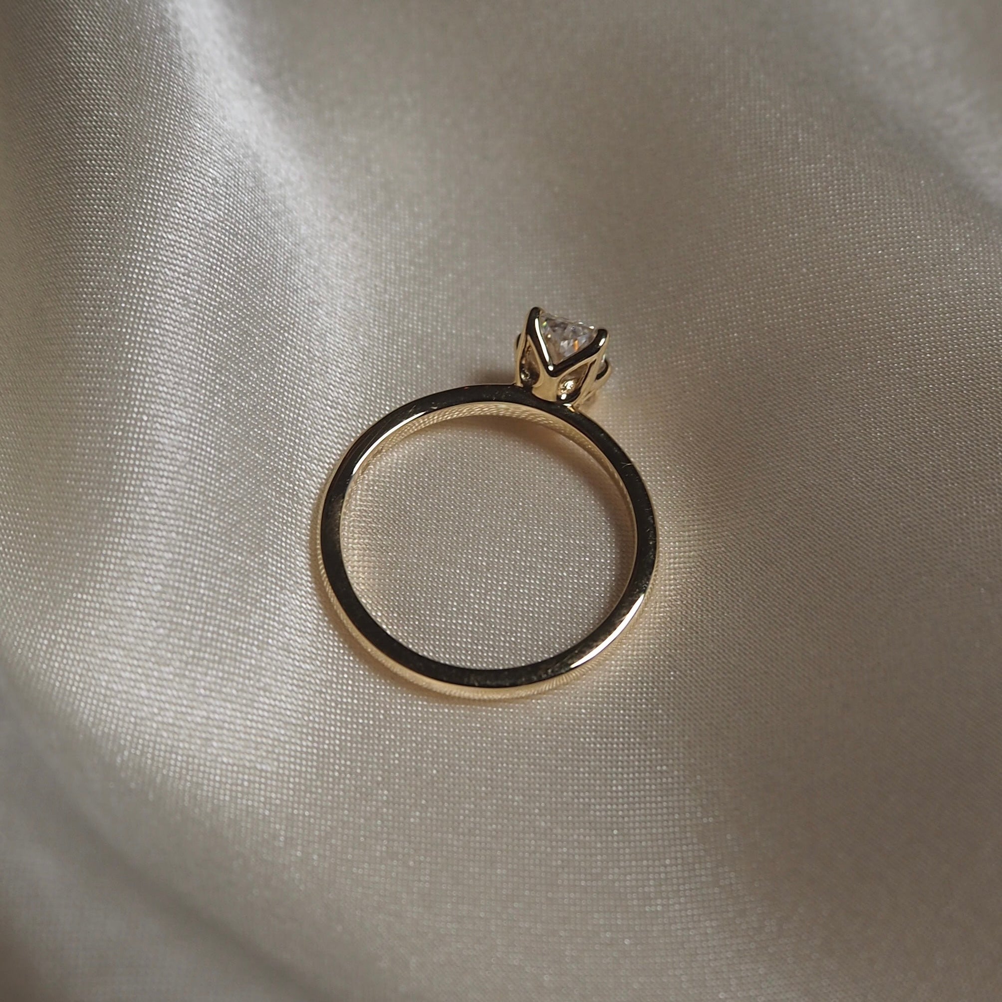 RADIANT TULIP SOLITAIRE 1 CARAT