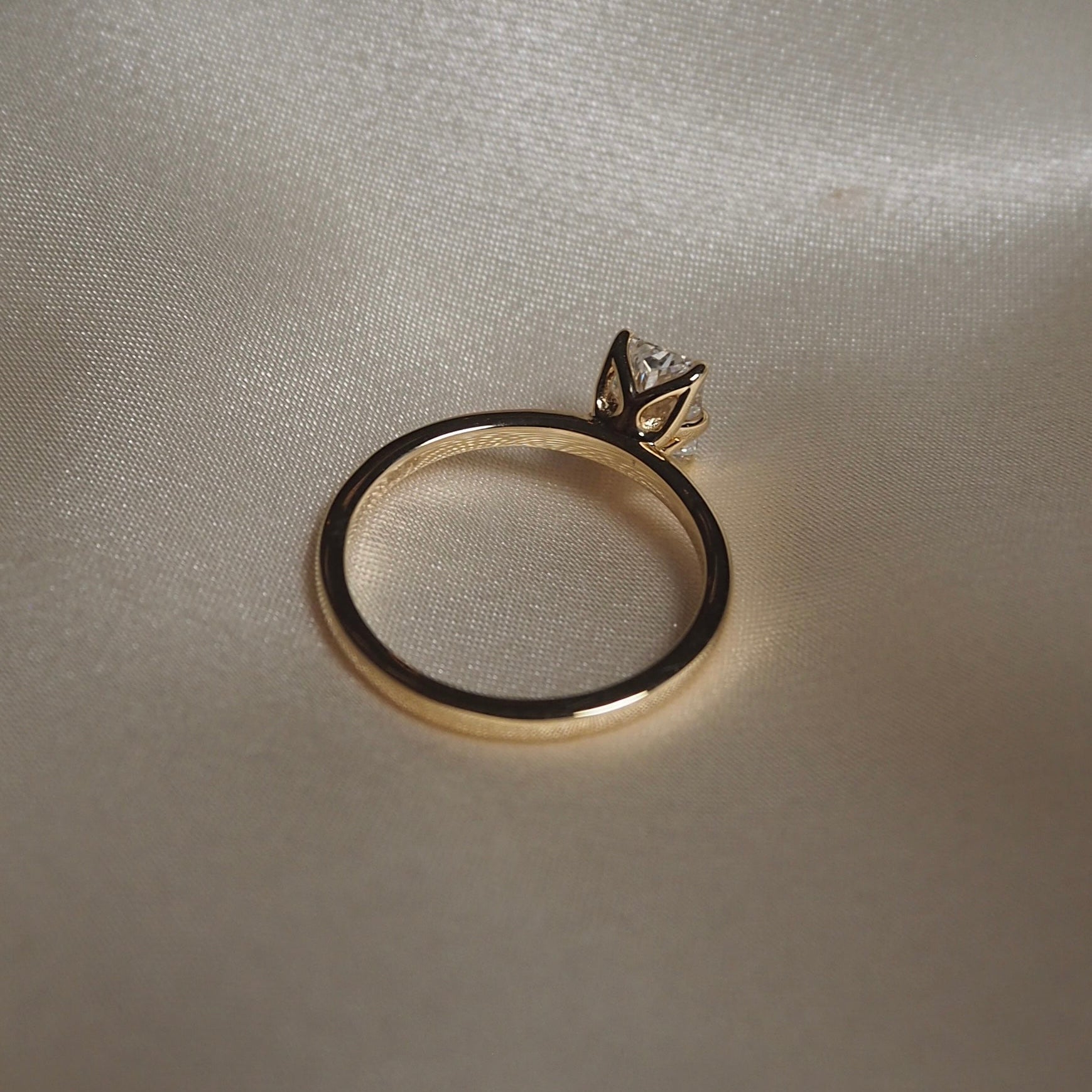 RADIANT TULIP SOLITAIRE 1 CARAT