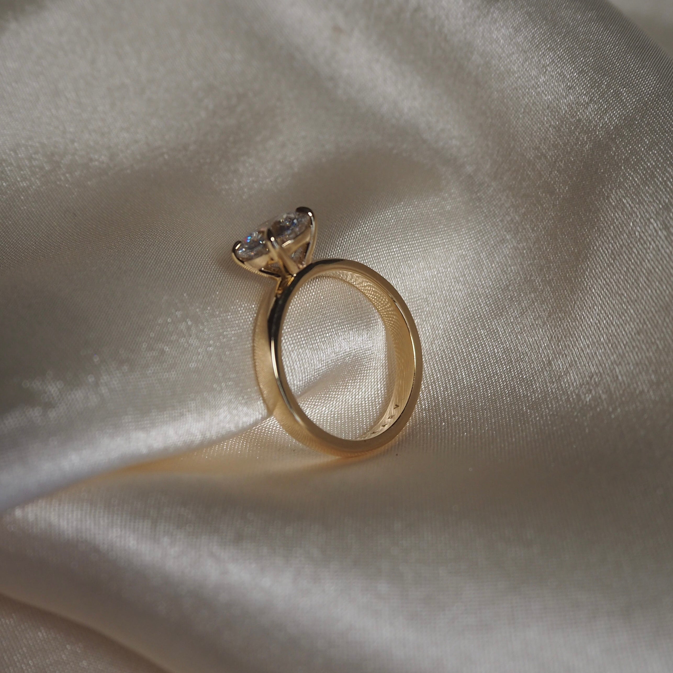 ROUND CIGAR BAND SOLITAIRE 2 CARAT