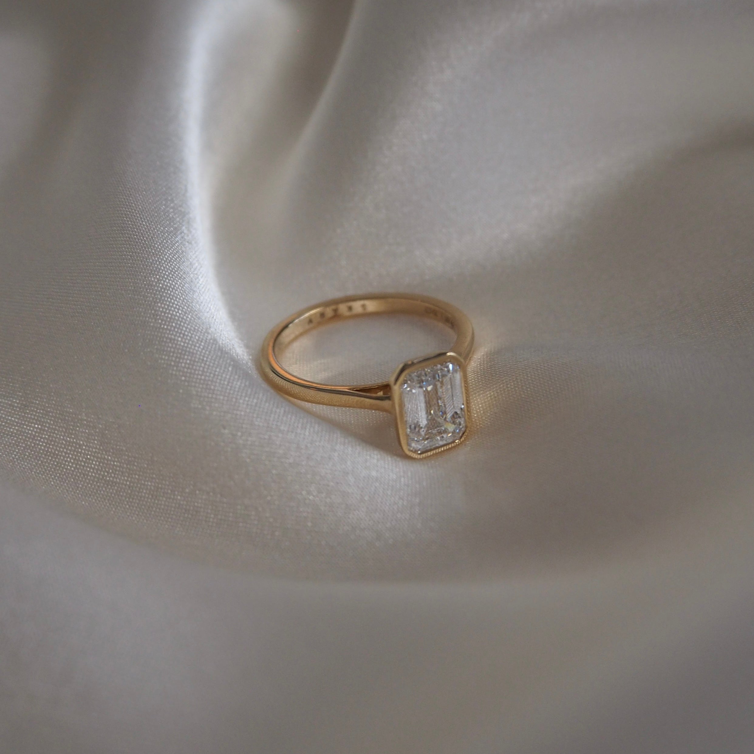 EMERALD BEZEL SOLITAIRE 1.70 CARAT