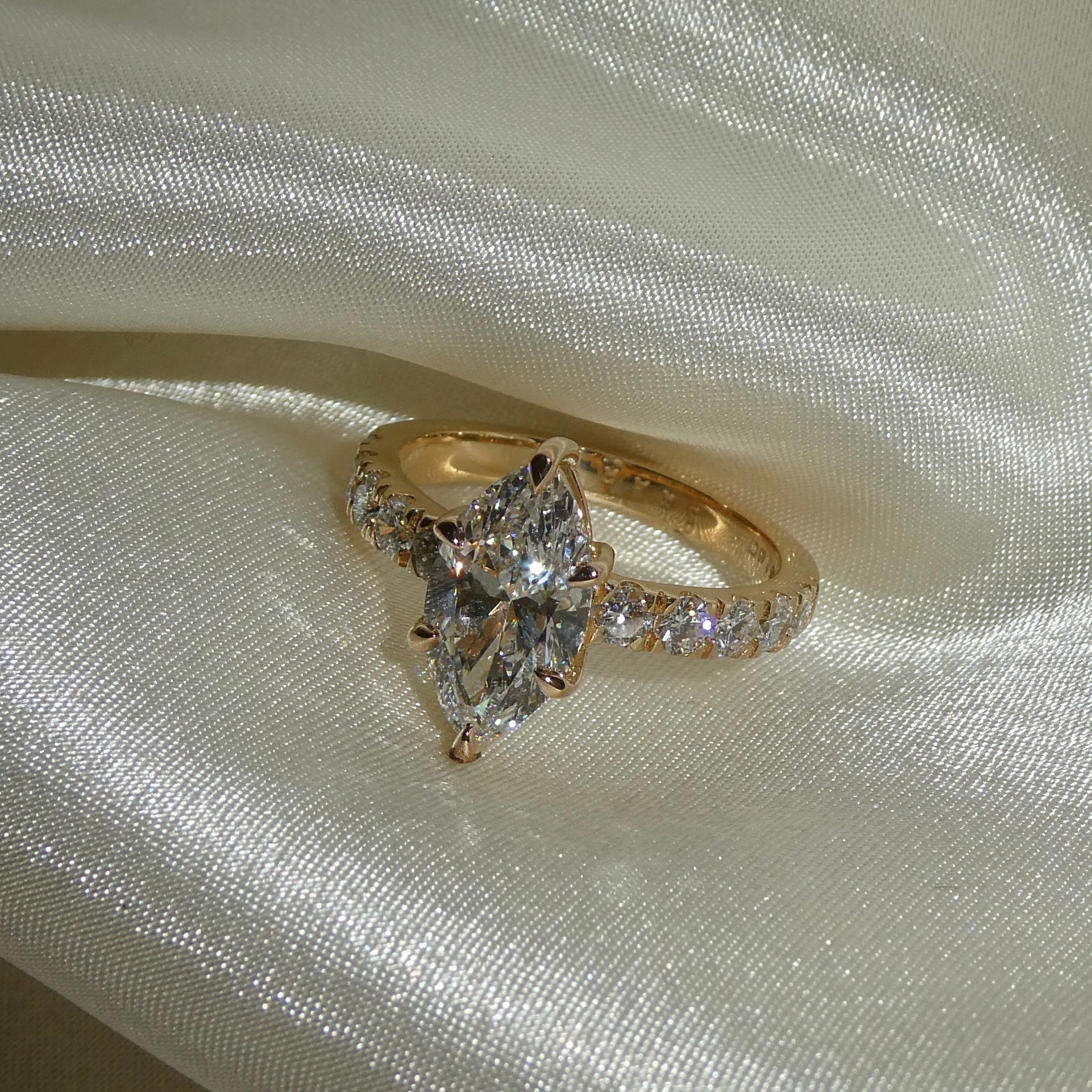 MARQUISE PAVÉ SELENA